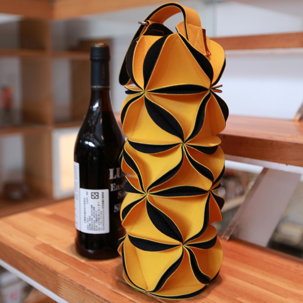 到朋友家聚餐作客，總少不了要帶上一瓶紅酒同樂，用塑